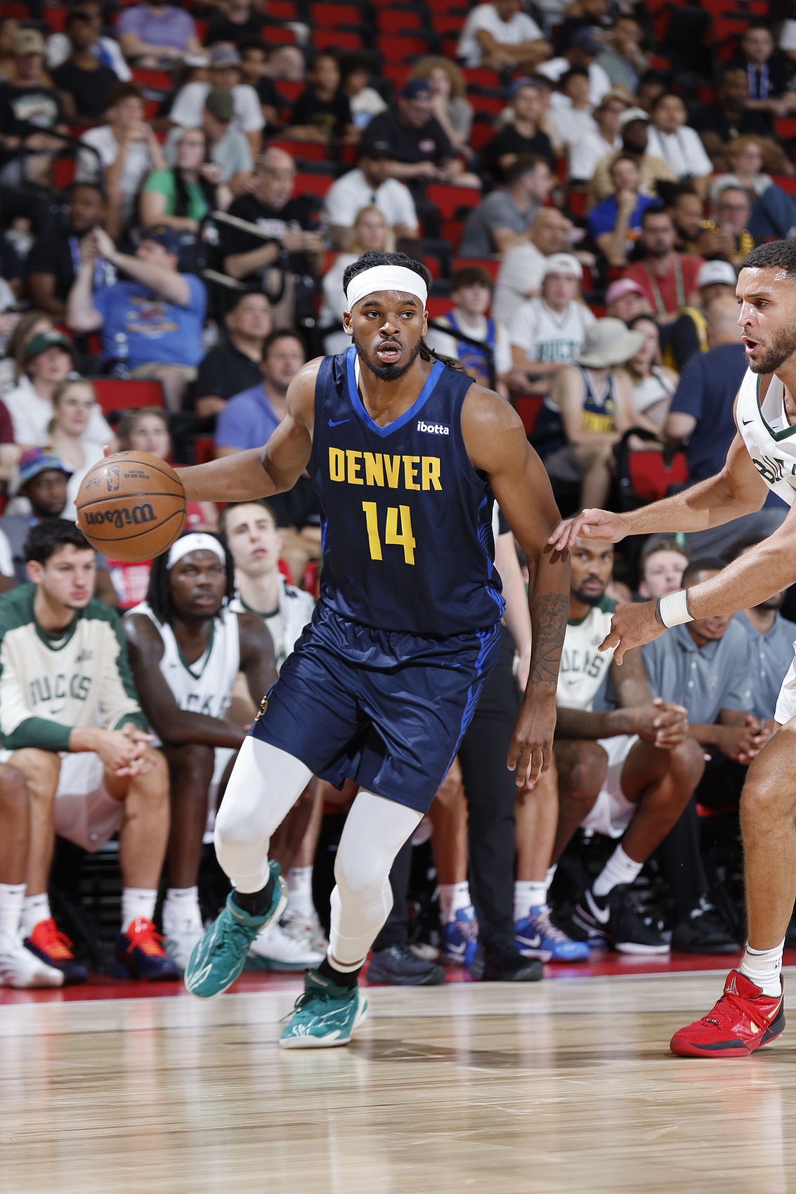 九游娱乐官方-亮点不多！达龙-霍姆斯二世6投3中&amp;三分5中2 得到8分6板&amp;正负值-5