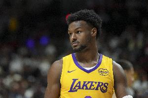 还可以！布朗尼11中5得到14分3助2断 有4失误 正负值-3