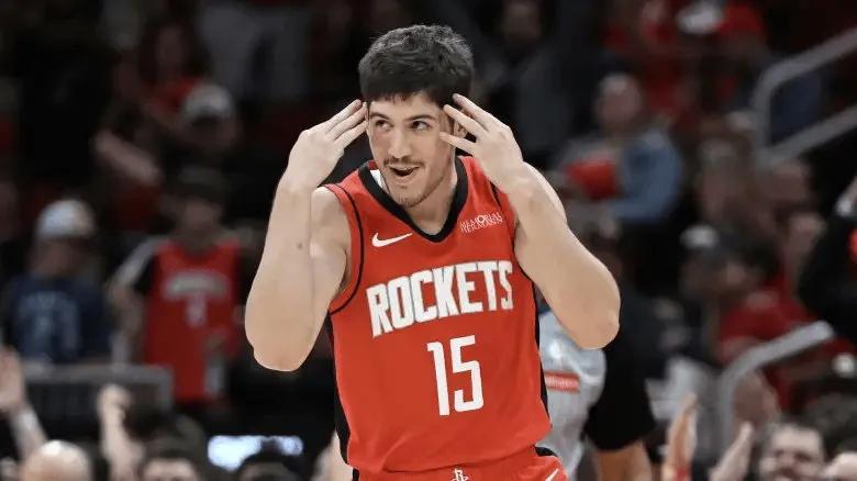 火箭最惨球员诞生！为练阿门，谢泼德频繁折返跑，太可怜了！